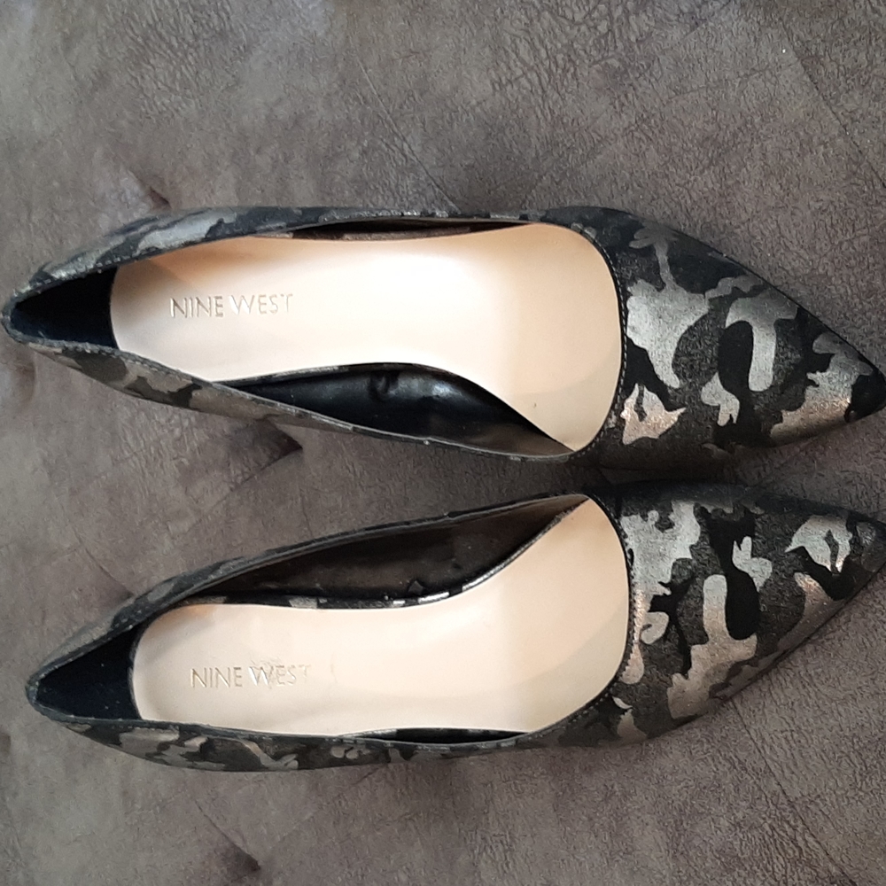 Tatiana Pointy Toe Pumps Metallic Dark Pewter